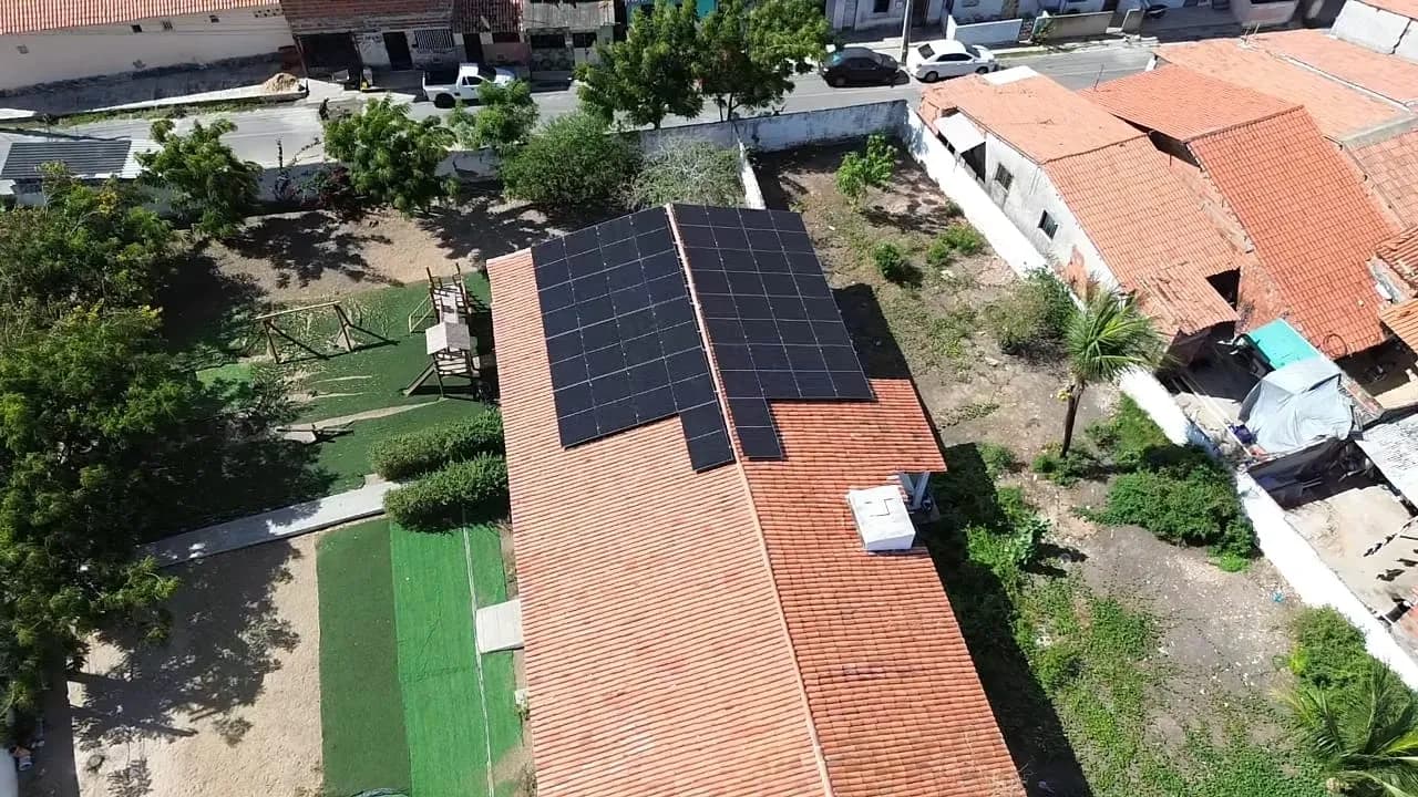 CEI Raízes e Asas – painéis solares instalados, Aracati – CE